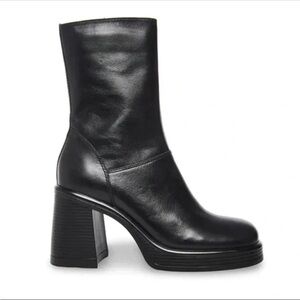 Steve Madden- Fantsie black leather boots